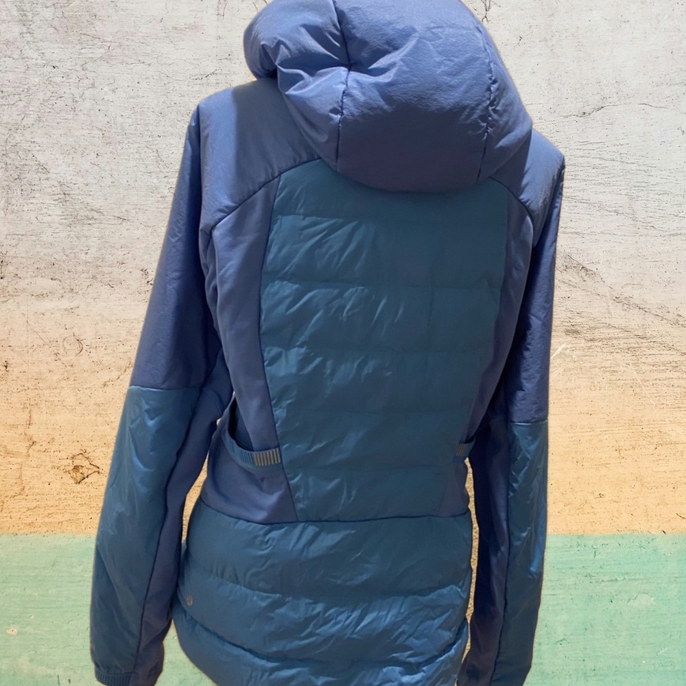 Lululemon Down For It Jacket Blue Nile sz.12 💙 - Picture 6 of 11